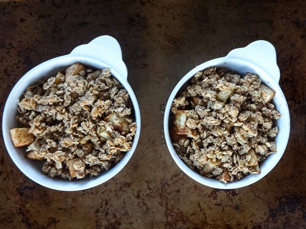 Apple Crisp for Two from www.sweetcayenne.com #easy #fall #dessert