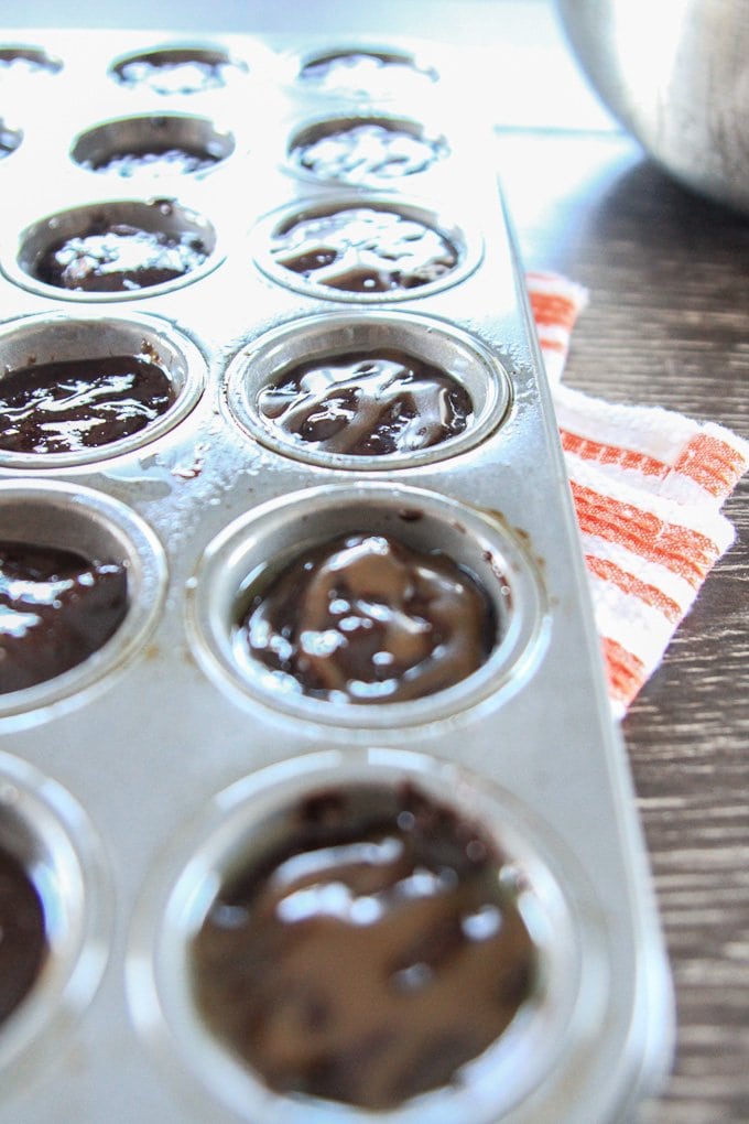 Caramel on brownie bites