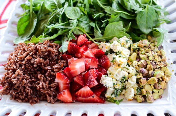Strawberry Wild Rice Salad #vegetarian #glutenfree www.sweetcayenne.com