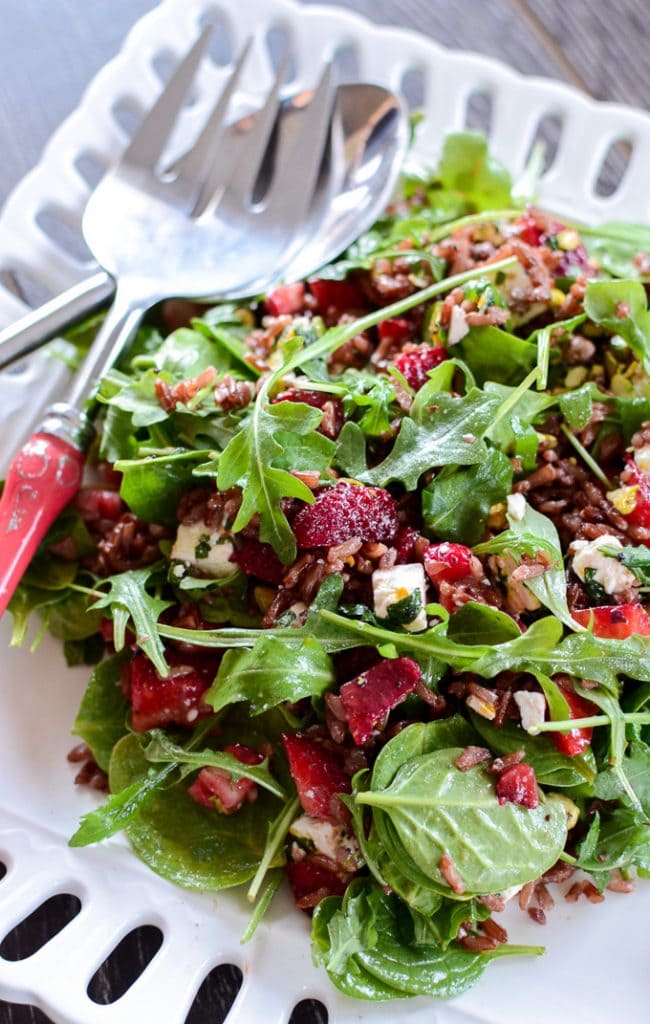 Strawberry Wild Rice Salad #vegetarian #glutenfree www.sweetcayenne.com