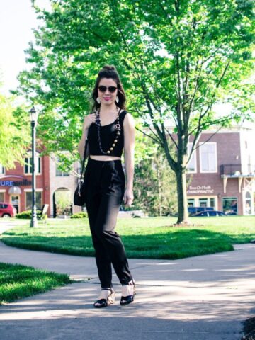 This sleek two piece black jump suit is so versatile and can be styled to look great for a day of errands or a night on the town! DIY fashion and style inspiration for women.