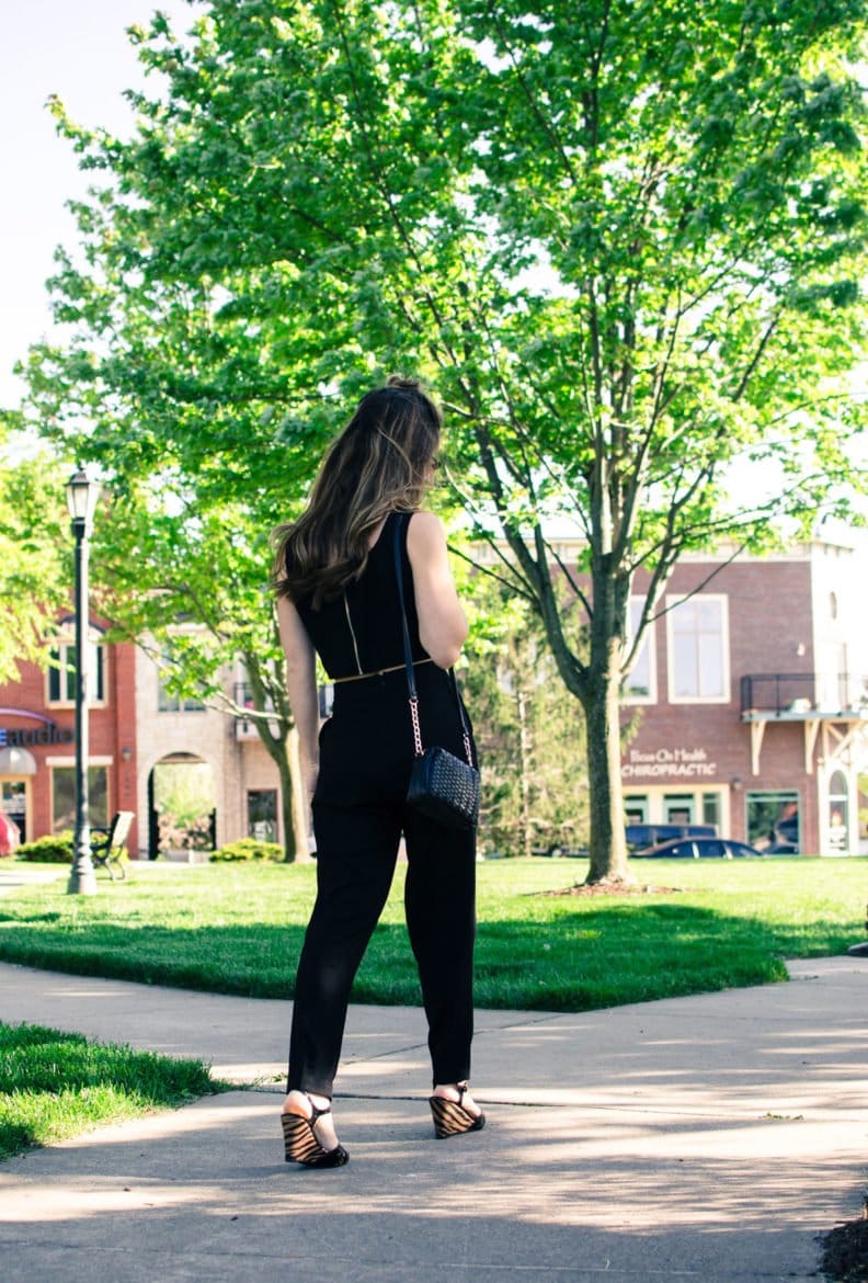 This sleek two piece black jump suit is so versatile and can be styled to look great for a day of errands or a night on the town! DIY fashion and style inspiration for women. 