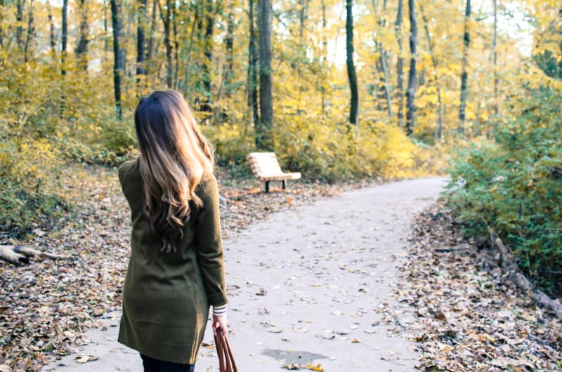 My favorite fall clothing basics for chic style that's easy to wear and mix and match. Oversize cardigan, dark wash denim, cognac tote, striped tee, cognac booties. 