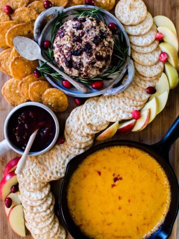This recipe and tutorial for a DIY pimento cheese board that makes for a festive holiday spread - it's also perfect for any party! Entertaining inspiration.