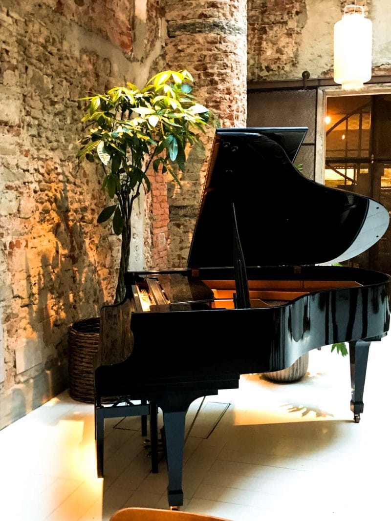 A piano in the restaurant. 