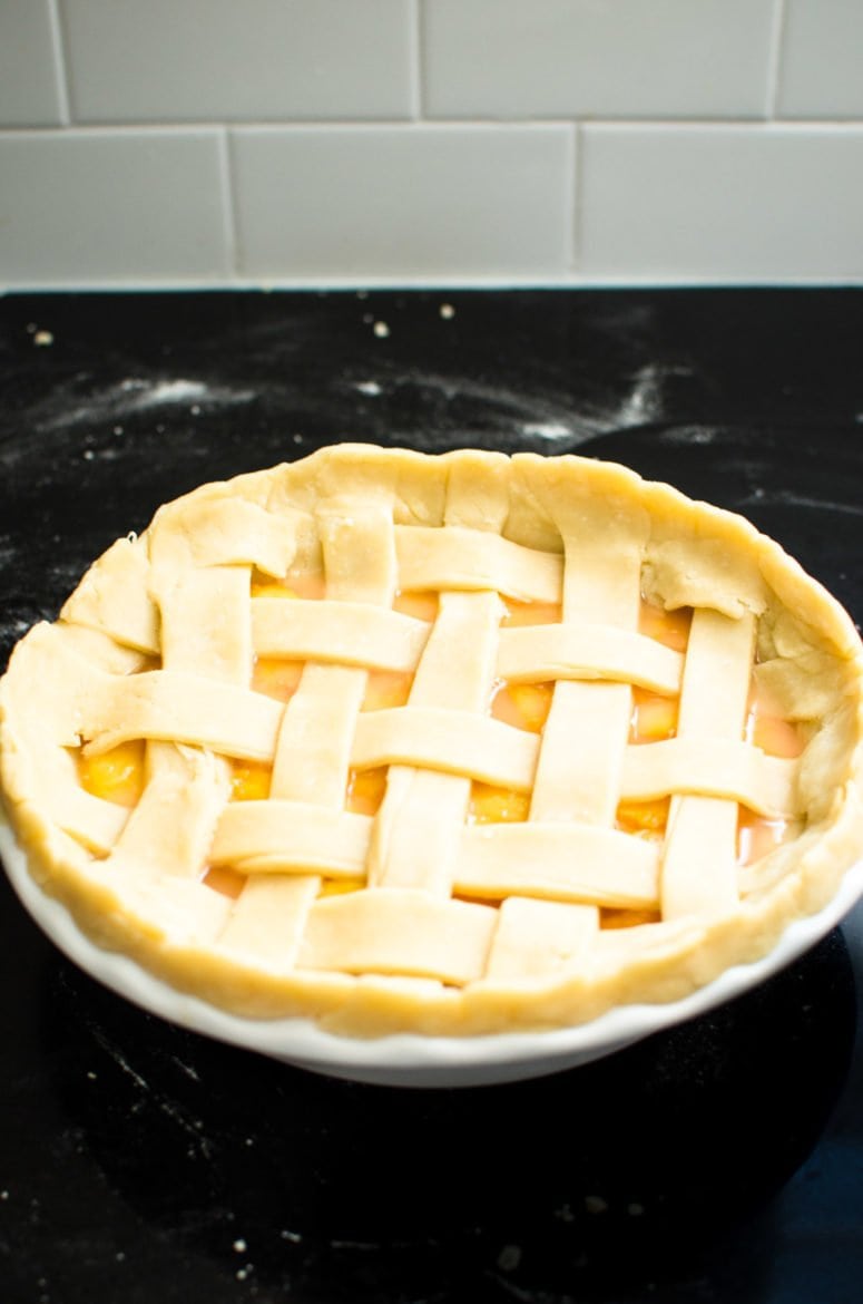 A peach Bellini pie ready to go into the oven.