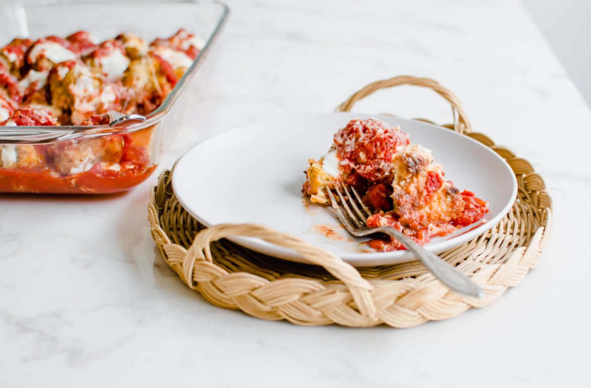 This delicious recipe for Roasted Cauliflower Parmesan is an easy Italian dish with crispy cauliflower, San Marzano tomato sauce, and fresh mozzarella cheese! Kid-friendly weeknight dinner. #italianfood #cauliflower #sweetcayenne